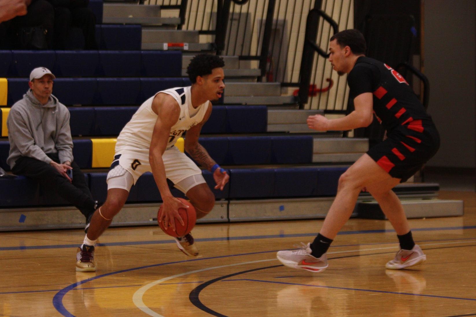 Commodores Hold Off Owens For Big Region Win